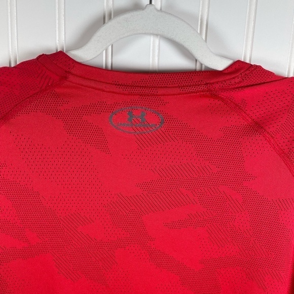 Under Armor, athletic tee - Picture 4 of 4